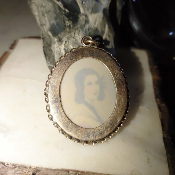 Antique Victorian Pendant 10K Yellow Gold 15 g Hand Painted Miniature Portrait - Picture 10 of 16